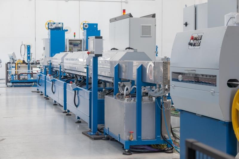 Horizontal cable sintering ovens